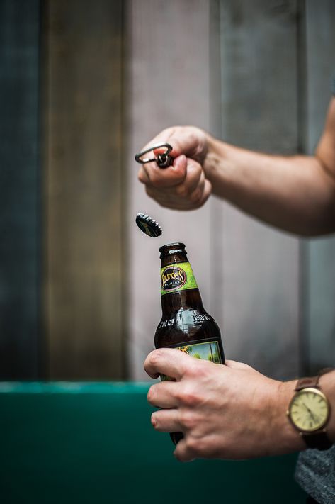 Popping the lid of a beer Beer Photoshoot Ideas, Cerveza Aesthetic, Pub Photoshoot, Craft Beer Aesthetic, Beer Photography Photo Ideas, Beer Aesthetic Drinking, Craft Beer Photography Photo Ideas, Beer Pouring Photography, Summer Beer Photography