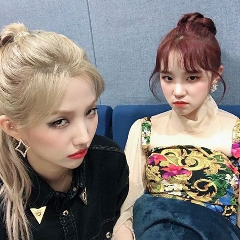 ꒰ Yuqi & Soyeon Side Eye ꒱ G-idle Soyeon, Jeon Soyeon, Side Eye, Pop Idol, Cube Entertainment, Extended Play, G I Dle, Korean Girl, Kpop Idol