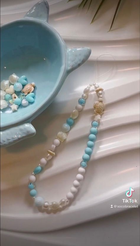 Beachy Phone Charms, Summer Phone Charm, Teal Beach Aesthetic, Beach Bracelets Aesthetic, Clay Bead Phone Charm, Phone Charm Ideas, Aesthetic Phone Charms, Phone Charms Aesthetic, Aesthetic Bracelets