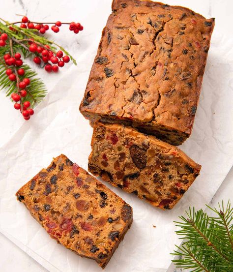 Christmas Cake Recipe Traditional, Porter Cake, Dark Fruit Cake Recipe, Jul Kaka, Cake With Fruit, Fruit Cake Recipe Christmas, Traditional Christmas Cake, Cake Light, Fruity Cake