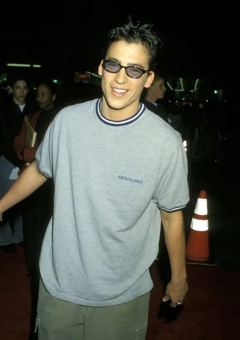 Andrew Keegan attends the 1998 premiere of the movie "Spice World" in Mann's Chinese Theater in Hollywood. | Photo: Getty Images Andrew Keegan, Spice World, Matthew Lawrence, Chinese Theater, Hollywood Photo, Saved By The Bell, 90s Outfit, Adam Sandler, White Boys