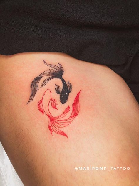 Pez Koi Tattoo, Carp Tattoo, Koi Tattoo Design, Traditional Tattoo Designs, Koi Tattoo, Blue Tattoo, Koi Fish Tattoo, Red Ink Tattoos, Fish Tattoo