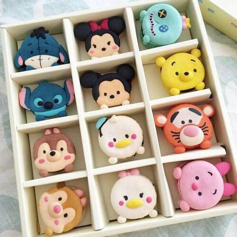 Cute disney cupcakes!!! Tsum Tsum Cupcakes, Kue Disney, Kue Macaroon, Disney Cupcakes, Disney Desserts, Caramel Crunch, French Macaroons, Karakter Disney, Cute Baking