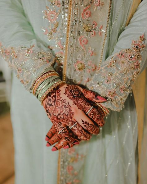 Sneak peek! Faiza's stunning engagement photos. 🫶✨💌 . . . Baat pakki | engagement | karachi photographer| female photographer | she said yes | private brides #baatpakki #engagement #happyengagement #engaged #tieknot #femalephotographers #pakistanitrends #engagmentshoot #shesaidyes #karachiphotographer #engagmentmakeup #karachiweddings #engagmentphotos #engagmentphotography #desiclassybrides #karachiweddingphotography #countryinnhotel #karachiwedding #karachiphotographers #wedmegood #... Mehndi Makeup Look, Pakistani Shadi, Mehndi Makeup, Baat Pakki, Happy Engagement, Modern Henna, Engagement Bride, Modern Henna Designs, Bridal Details