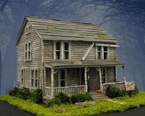 HO Scale for Sale - MODEL TRAIN STRUCTURES Movie Diorama, Michael Myers House, Munsters House, Myers House, Addams Family House, Haunted House Drawing, Iconic Houses, 3d Coloring, Wood Homes