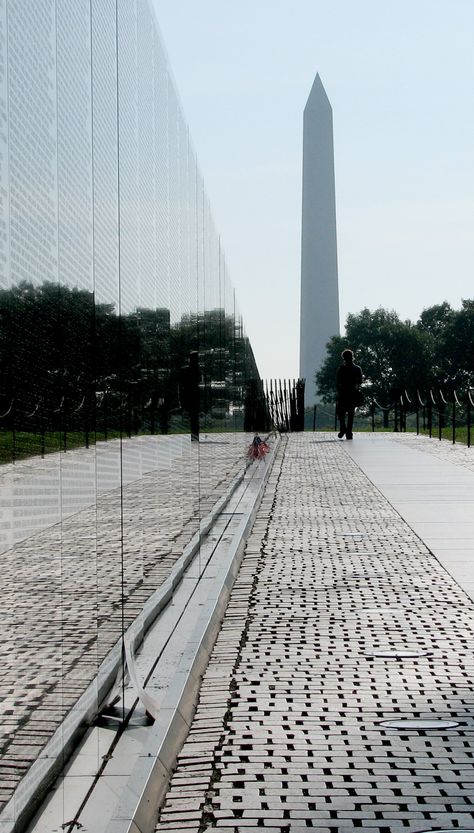 Vietnam Memorial, Washington D.C.  /_\ : Maya Lin // Travel with us! Discover unique architecture and landmark architecture projects in the U.S. and beyond! // #archjourney #architecture #landscapearchitecture #visitarchitecture #explorearchitecture #classicarchitecture #travel #dc #washingtondc #exploredc #explorewashingtondc #vietnammemorial #vietnammemorialdc Maya Lin Architecture, Memorial Landscape Architecture, Landmark Architecture, Memorial Design, Washington Dc Lincoln Memorial, Maya Lin, Hiroshima Peace Memorial, Vietnam Memorial Wall, Industrial Building