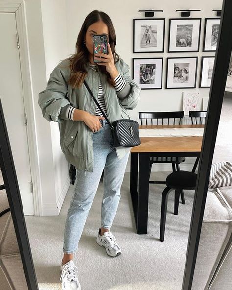 Chunky Trainers Outfit, Chick Outfit, Trainers Outfit, Birkenstock Outfit, Mom Jeans Outfit, Just Style, February 10, Casual Fall Outfits, Mom Outfits