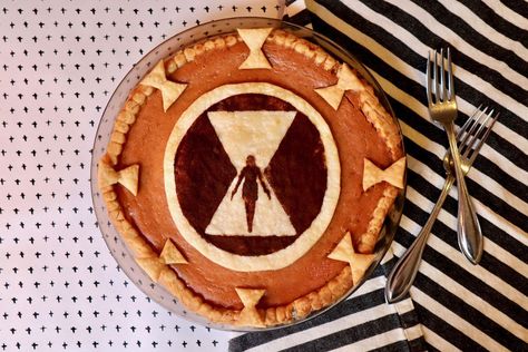 Black Widow Pumpkin Pie & Marvel Studios’ New Black Widow Teaser Trailer – Popcorner Reviews Geeky Kitchen, Pie Crust Edges, Pie Crust Designs, Loki Quotes, Geek Food, Avengers Spiderman, Black Widow Movie, Studio At Home, Women Of Marvel