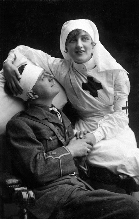 A World War I nurse and soldier. I like their facial expressions and the way they are sitting. Injured Soldier, History Of Nursing, Otto Von Bismarck, Red Cross Nurse, Nurse Photos, Vintage Nurse, Photo Postcard, British History, Medical History