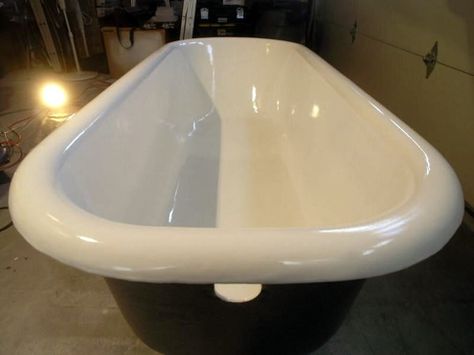 How to refinish a bath tub Refinishing Tub, Bathtub Makeover, Clawfoot Tub Bathroom, Tub Refinishing, Porcelain Tub, Cast Iron Bathtub, Refinish Bathtub, Cast Iron Tub, White Bath