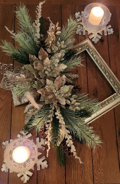 Xmas Frames Ideas, Christmas Church Wreaths, Trending Floral Arrangements 2023, Picture Frame Christmas Wreath, Picture Frame Wreath Ideas, Picture Frame Wreath Diy, Christmas Picture Frame Ideas, Frame Wreath Ideas, Picture Frame Christmas Decor