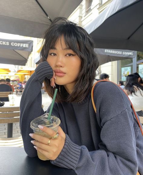 Prom Pact, Asian Haircut, Hair Inspiration Short, Haircuts Straight Hair, Foto Poses, Short Black Hairstyles, Short Hair Haircuts, Short Hair With Bangs, Asian Hair