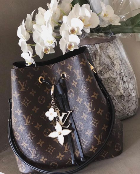 Lv Neonoe, Emilie Wallet, Louie Vuitton, Louis Vuitton Neonoe, Celine Bag, Small Shoulder Bag, Vuitton Bag, Replica Handbags, Bags Designer Fashion