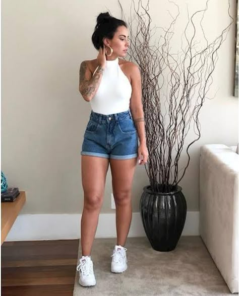 Short Jeans Look, Look Shorts Jeans, Simple Shorts Outfit, Look Short Jeans Dia, Short Jeans Outfit Summer, Short Casual Outfit, Short Jeans Outfit, Simple Outfits For Summer, Western Fashion Dresses