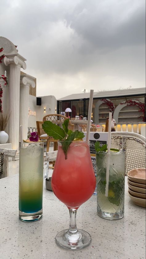 #cafe #drinks #mocktails #birthday #outdoor #outing #aesthetic #restaurant Restaurant Drinks Aesthetic, Outing Snapchat Stories, Cafe Drinks Aesthetic, Mocktail Aesthetic, Outing Aesthetic, Mocktails Aesthetic, Mc Cafe, Restaurants For Birthdays, Swimming Videos