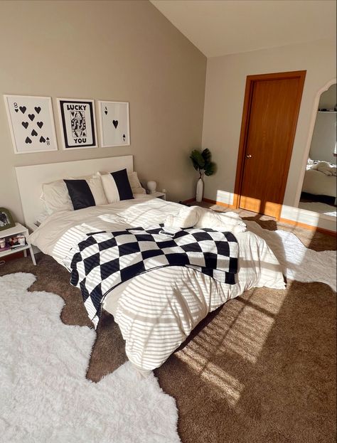 gender neutral room - black and white room - funky rug - white rug - checkered blanket - malm bed - posters above bed - B&w Bedroom Ideas, Black And White Checkered Rug Aesthetic, Bed Rooms Ideas Black And White, White Comforter With Black Accents, Gender Neutral Couples Bedroom, Black And White Carpet Bedroom, Checkered Bedding Aesthetic Room, Bedroom Ideas Checkered, Minimalist Bedroom White And Black