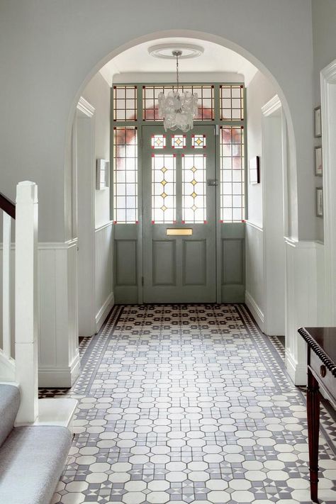 Hallway Decor Ideas, Vstupná Hala, Victorian Hallway, Tiled Hallway, Hallway Inspiration, 1930s House, Edwardian House, Hallway Designs, Casa Vintage