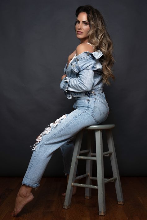 Denim On Denim Photoshoot, Denim Fashion Photography, Plus Size Photography, Denim Photoshoot, Business Portrait Photography, Studio Photoshoot Ideas, Senior Photography Poses, Studio Portrait Photography, Studio Photography Poses