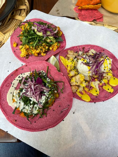 Pink vegan tacos in mexico #mexican #mexicocity #tacos #vegan Pink Tacos, Tacos Vegan, Pink Taco, Mexican Dinner, Vegan Tacos, Taco Night, Blue Food, Food Ideas, Tacos