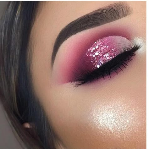 Pink Eye Makeup, Glitter Eye Makeup, Pink Eye, Eye Makeup Pictures, Glitter Eye, Eye Makeup Art, Pink Makeup, Makeup Pictures, Eye Looks