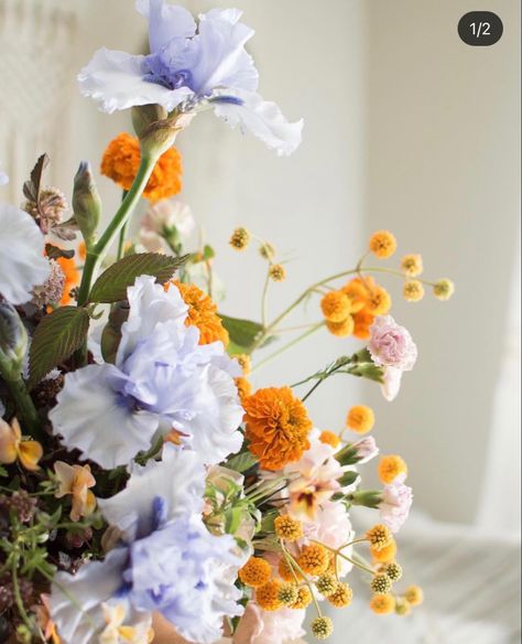 Periwinkle And Orange Wedding, Lilac Orange Wedding, Blue And Orange Flower Arrangements, Blue And Orange Wedding Flowers, Tangerine Wedding, Deco Pastel, Orange Wedding Flowers, Lavender Bouquet, Lilac Wedding