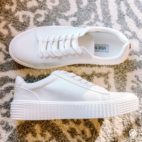 Steve Madden White Sneakers, Steve Madden Platform Sneakers, Steve Madden Platform, Perfect Sneakers, Work Clothing, Platform Sneaker, Platform Sneakers, White Sneakers, Jeans Shorts