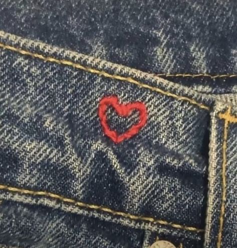 Embroidered Jeans Pocket, Embroidered Jeans Diy, Heart Sewing, Heart Jeans, Senior Jeans, Diy Pants, Clothes Embroidery Diy, Upcycle Clothes Diy, Denim Embroidery