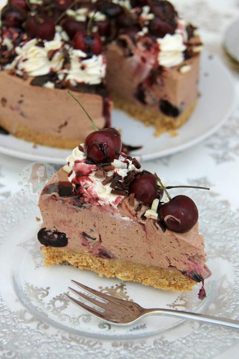 No-Bake Black Forest Cheesecake! - Jane's Patisserie Bar Treats, Black Forest Cheesecake, Janes Patisserie, Yummy Cheesecake, Chocolate Cheesecake Recipes, Black Forest Cake, Forest Cake, Cheesecake Desserts, Layer Cakes