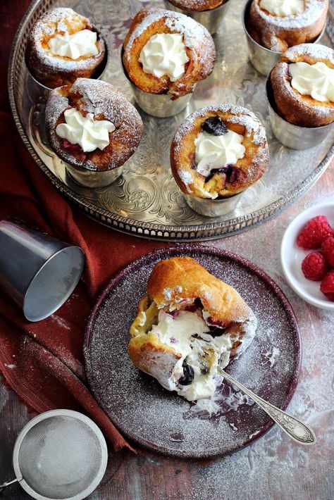 Raspberry Popovers, Whipped Cream Ice Cream, Xmas Breakfast, Yeast Buns, Popover Recipe, Pastry Cream Recipe, Yorkshire Pudding Recipes, Cooking Decorating, Winter Dishes