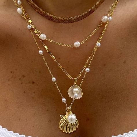 Gold And Pearl 4 Piece Seaside Necklace Set Gold Jewerly Necklace, Gold Necklace Set Aesthetic, Gold Jewelry Pirate, Pearl Necklace Mermaid, 21k Gold Necklace, Beach Gold Jewelry, Cute Jewelry Combos, Aethstetic Jewellery, Jewelry Stacks Gold