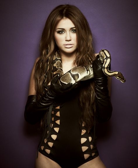 Miley Cyrus Miley Cyrus Photoshoot, Hannah Montana, Woman Crush, Demi Lovato, Miley Cyrus, Selena Gomez, Favorite Celebrities, Tennessee, Wonder Woman