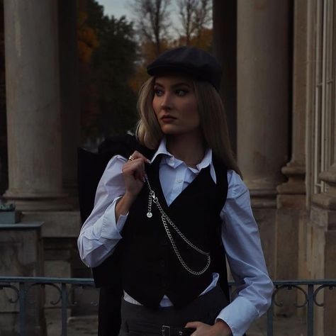 Peaky Blinders Makeup, Peaky Blinders Inspired Outfits, Peaky Blinders Outfit, Fashion Makeup Photography, 1930 Style, Photography Scenery, 1930's Style, Grunge Outfit, 2024 Outfits