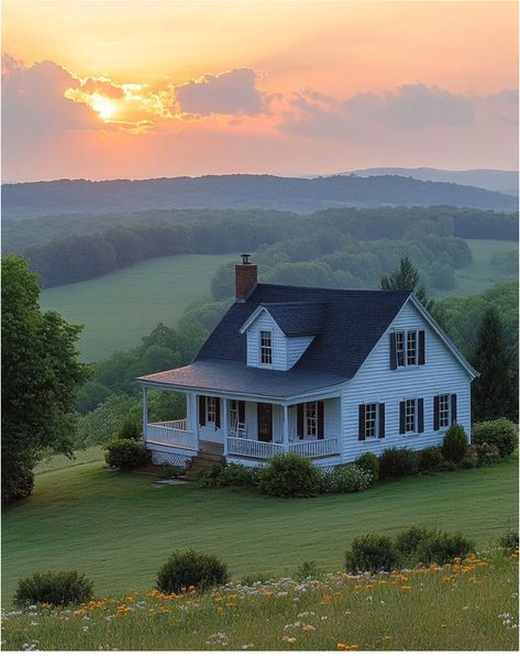 Country House On A Hill, House With Field View, Pretty Houses In The Woods, Houses In The Middle Of Nowhere, Midwest Cottage, Small Southern Homes, Simple Country House, Typical American House, White House With Blue Shutters