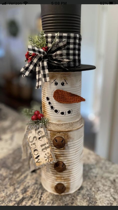 Plastic Milk Jug Christmas Decorations, Recycled Christmas Ornaments Diy Plastic Bottles, Crafts With Cans, Upcycle Crafts, Snowman Crafts Diy, Snowman Craft, Christmas Craft Ideas, Coworker Gifts, Casey Jones