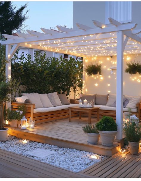 Small Backyard Garden Ideas, Bluebird Cottage, Decking Garden, Diy Patio Decor, Garden Benches, Garden Inspo, Corner Garden, Backyard Pavilion, Cottage Garden Design