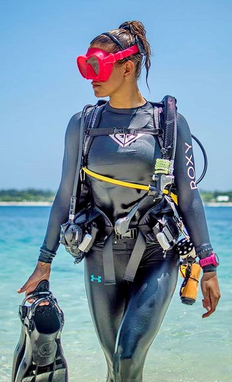 Scuba Diving Tank, Diving Tank, Diving Wetsuits, Scuba Diving Photography, Underwater Diving, Scuba Diving Equipment, Cave Diving, Wet Suit, Scuba Diving Gear