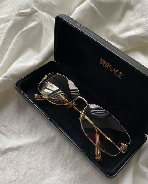 Versace Aesthetic Men, Vintage Versace Aesthetic, Vintage Sunglasses Aesthetic, Black Glasses Aesthetic, Versace Aesthetic, Glasses Aesthetic, Kacamata Fashion, Sunglasses Aesthetic, Glasses Inspiration