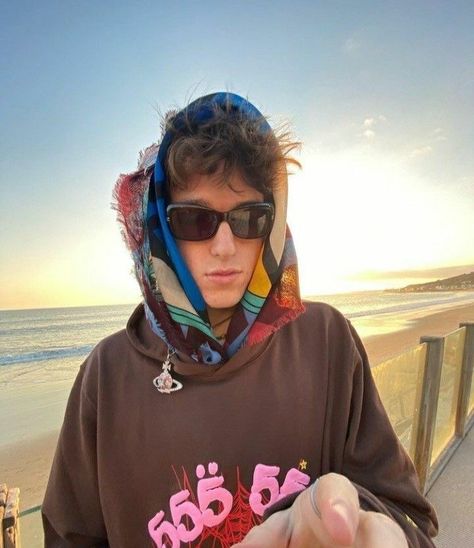 Scarf Aesthetic, David Sims, Instagram Jewelry, Fashion Forms, Scarf Outfit, Winter 23, Bandana Styles, Baggy Clothes, Street Fashion Men Streetwear