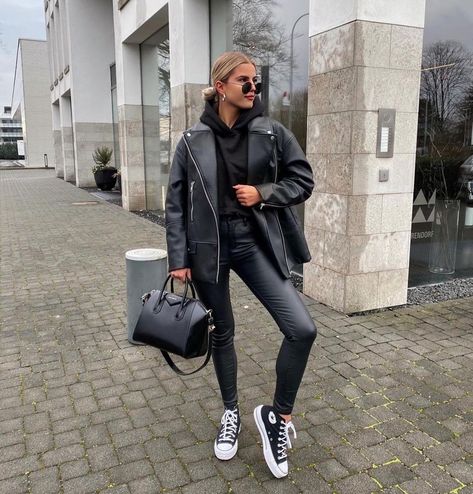 How To Style Leather Leggings, Cute Hoodie Outfit, Leather Leggings Outfits, Style Leather Leggings, Leather Leggings Look, Hoodie Outfits, Outfits To Try, Leather Leggings Outfit, Leggings Outfits