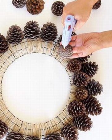 Instagram post by Craftyfun.com • Sep 12, 2019 at 3:52pm UTC Diy Pinecone Wreath, Easy Diy Thanksgiving Decorations, Crafts For Fall, Christmas Crafts Diy Decoration, Christmas Crafts Diy Gifts, Pine Cone Wreath, Diy Gifts To Make, Christmas Decorations Centerpiece, Christmas Decorations Diy Crafts