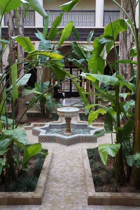 Tiled Courtyard, Moroccan Fountain, Courtyard Fountain, Moroccan Garden, Riad Marrakech, Architecture Classic, Persian Garden, Minimalist Garden, Moroccan Homes