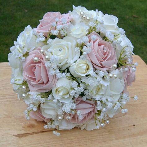 Teardrop Bouquet, Lush Wedding, Bouquet Rose, Wedding Bouquets Pink, Bridal Bouquet Flowers, Brides Bouquet, Unique Wedding Flowers, Rose Wedding Bouquet, White Bridal Bouquet