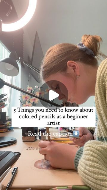 Sofie Mortensen on Instagram: "These are 5 tips I have for (mostly) beginner artists, and that I wish I knew when I first started out with the medium🌱 Keep in mind these tips are from my own personally experience and knowledge I have gotten throughout the years of drawing with colored pencils🫶  ✍🏻 1. Layering Layering is so important when it comes to colored pencils. This is where you are able to build up the different layers of colors for you artwork. You definetly needs a bit of patience and not just burnish/press hard with the colored pencils from the start.  ❤️ 2. Undertones  When I first started out with colored pencils I first figured out after a while how many different colors there actually are hidden in pictures. We can take skin as an example. It can have undertones as purple, How To Color Skin With Colored Pencils, Pencil Color Drawing For Beginners, Color Pencil Art For Beginners, Pencil Art For Beginners, Pencil Colour Drawing, Drawing With Colored Pencils, Pencil Drawing Pictures, Pencil Techniques, Beginner Art