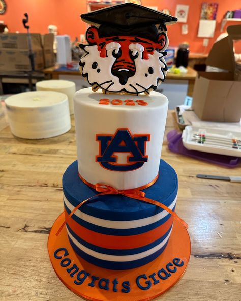 Auburn Football Party, Auburn Grooms Cake, Auburn University Cake Ideas, Auburn Graduation, Auburn Cake, Auburn Logo, Grad Cakes, Logo Cake, Cake Logo