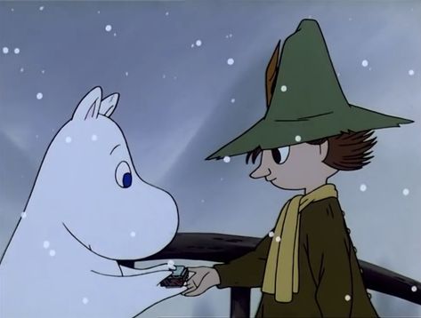 Moomin & Snufkin - Moominvalley on YouTube Moomin Snufkin, Moomin Cartoon, Moomin Valley, Tove Jansson, Over The Garden Wall, Hippopotamus, الرسومات اللطيفة, Diy Art, Cartoon Art