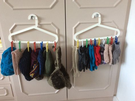 Winter Glove Storage Ideas, Winter Hat And Glove Storage Ideas, How To Store Winter Hats And Gloves, Organizing Winter Hats And Gloves, Winter Hat Glove Scarf Storage, Winter Gear Organization, Op Shop, Save Room, Diy Hat