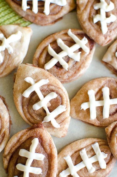 These Cinnamon Swirl Football Cookies are a fun tailgate food and a treat for your kids on game day. Use a refrigerated pie crust dough for a simple recipe. Football Desserts Easy, Happy Grinch, Easy Baking For Kids, Grinch Day, Football Desserts, Tailgate Desserts, Tailgate Treats, Super Bowl Menu, Tailgate Snacks