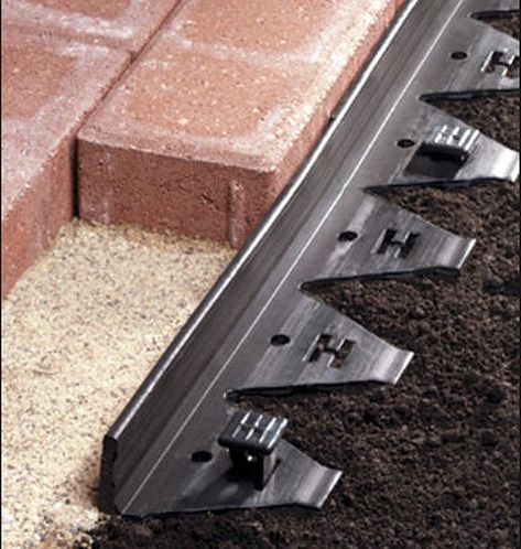 Achieve a professional look with Strol Pavemaster – a robust, adaptable paver edging perfect for both curved and straight landscapes. Concrete Edging, Garden Pavers, Concrete Patio Designs, Diy Backyard Patio, Landscaping Retaining Walls, Landscape Edging, Diy Backyard Landscaping, Brick Patios, Diy Outdoor Kitchen