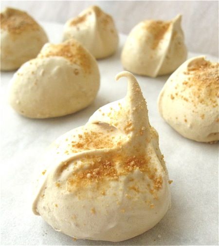 Vermont Maple Meringues: step-by-step directions and tips Maple Meringues, Maple Recipes, Maple Syrup Recipes, Meringue Recipe, King Food, King Arthur Flour, Meringue Cookies, Homemade Candies, King Arthur