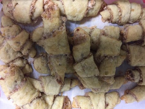 Butterhorns Recipe, Sour Cream Cookies, Crescent Cookies, Sea Foods, How To Make Pie, Just A Pinch Recipes, Egg Yolks, Foods Recipes, Xmas Cookies